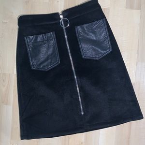 CÓMO ESTÀ Stretch Velvet Skirt